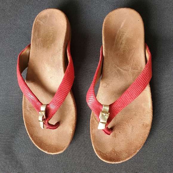 vionic sandals size 7